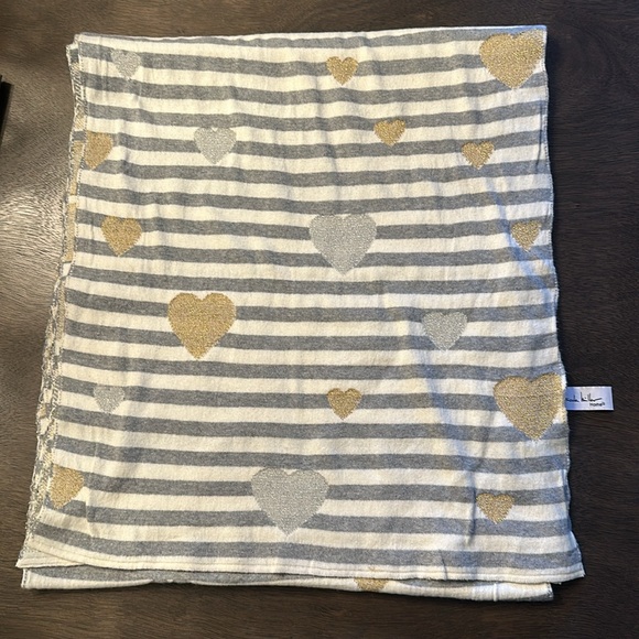 Nicole Miller table runner - Picture 2 of 4